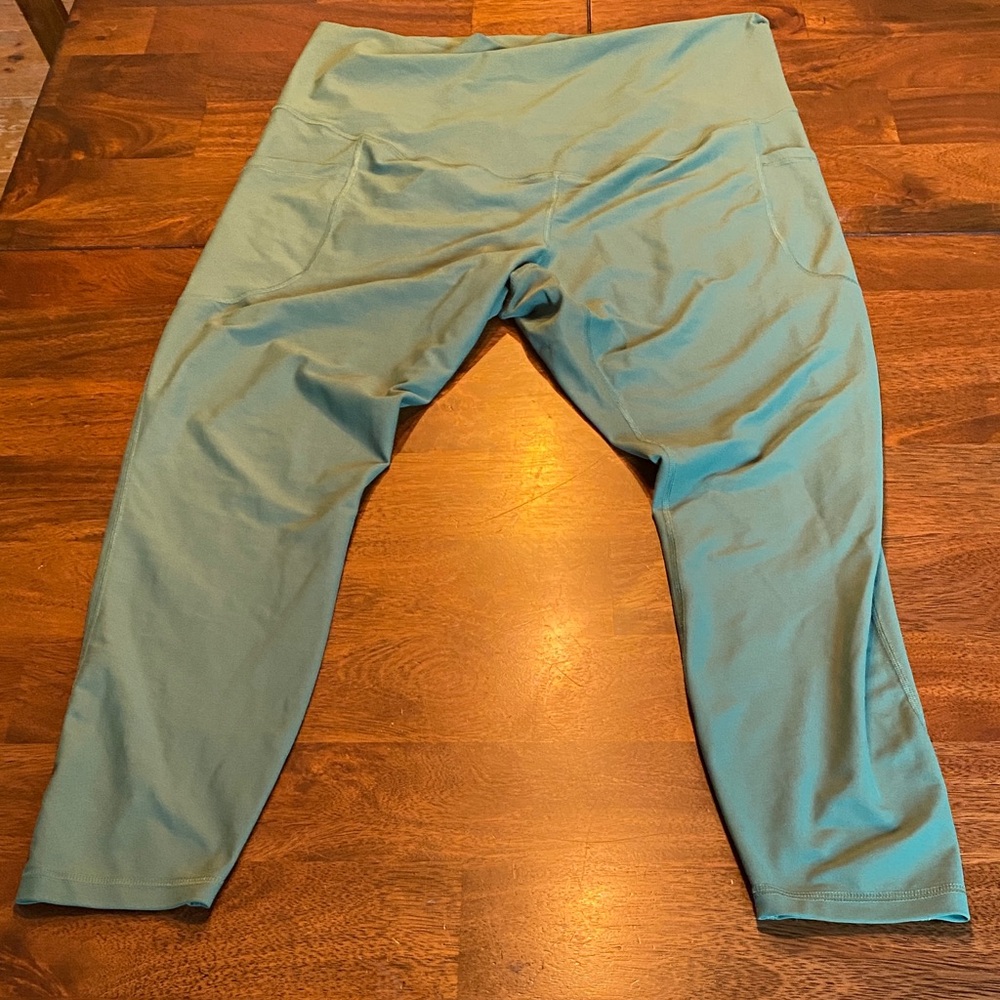 Old Navy green athletic maternity leggings